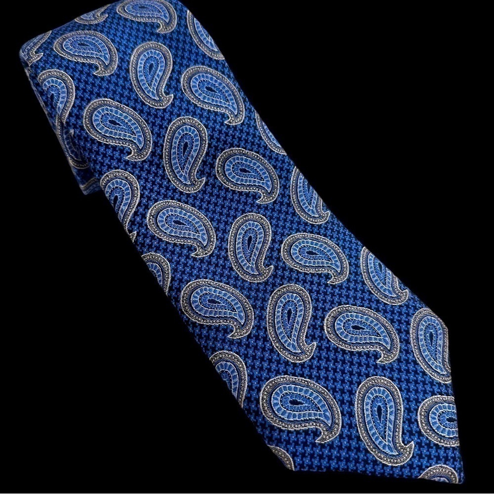 Joseph Abboud Blue Paisley 100% Silk Tie.